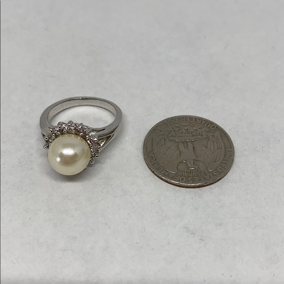 ๐2/$15. Pretty faux pearl ring. - Picture 7 of 8